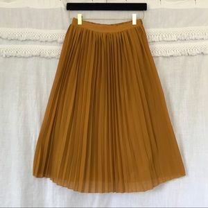 American Eagle mustard skirt